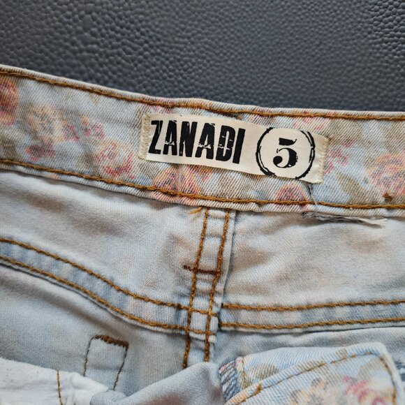 Zanadi Floral Denim Shorts - Picture 4 of 6